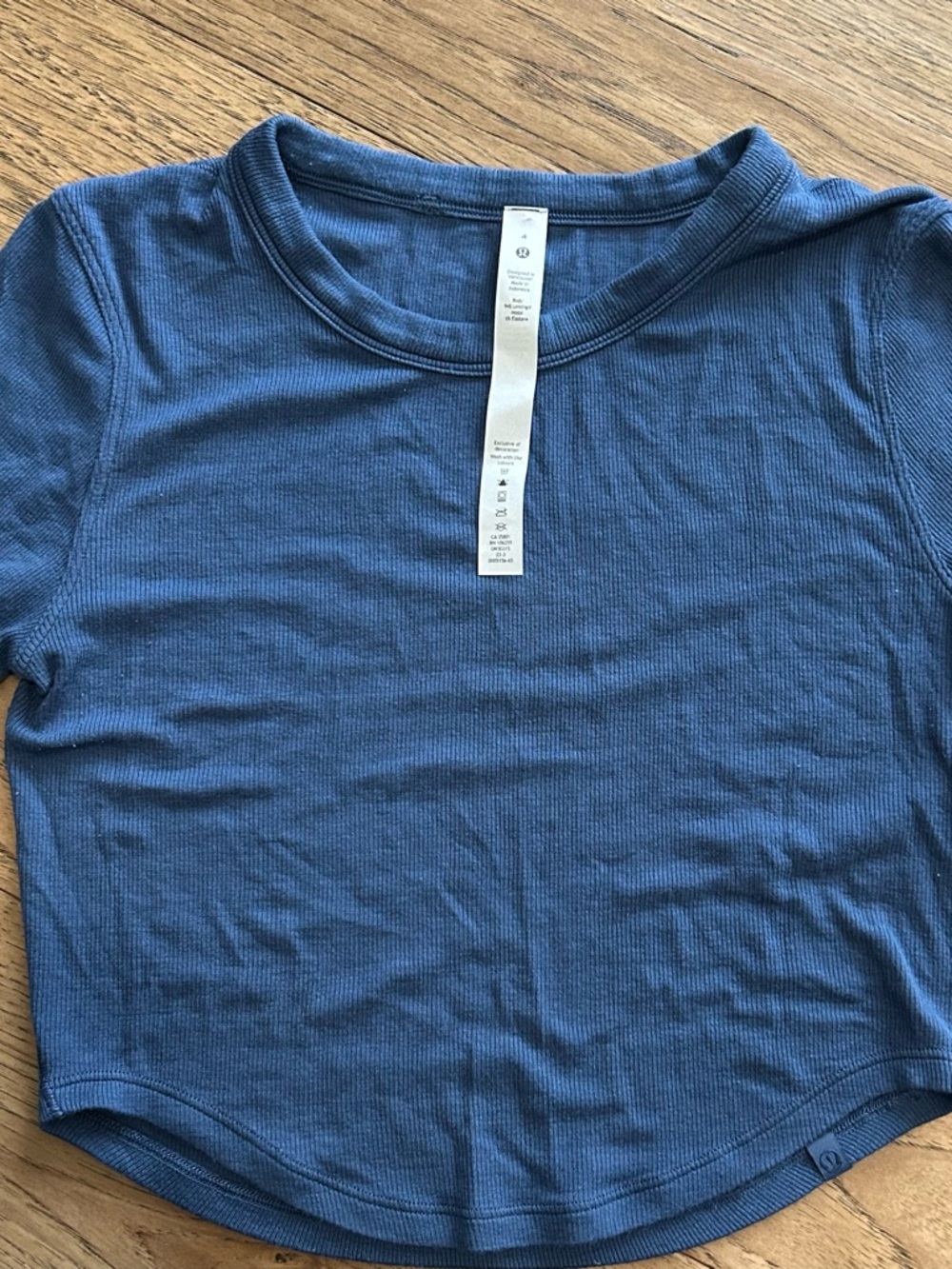 Lululemon ribbed cropped shirt